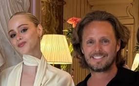 Claudia Wade y Alejandro Basteri asisten a homenaje Gerardo Islas