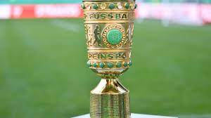 La copa de alemania (en alemán y oficialmente: Kurios Fliegt Dieser Champions League Teilnehmer Montag Nachtraglich Aus Dem Dfb Pokal Sport Nordbayern