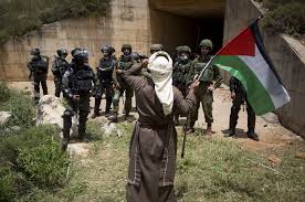 Warga palestina memprotes atas ancaman penggusuran israel terhadap puluhan warga palestina di lingkungan sheikh jarrah di yerusalem timur. Hari Ini Dalam Sejarah Perjanjian Damai Israel Palestina Ditandatangani