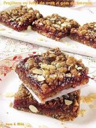 Prajitura Cu Fulgi De Ovaz Si Gem De Zmeuraculorile Din Farfurie Food Food Receipt Sweet Cakes