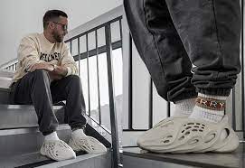 S p b d k l o o n w u s o 2 r z a e d n. The Ultimate Yeezy Foam Rnnr Sizing Fit Styling Guide Farfetch