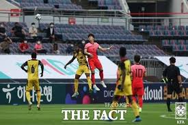 한국 최초의 미슐랭 스타 레스토랑을 만들려는 요리사들의 <미슐랭스타> 이야기 속으로 여러분을 사사건건 지욱의 자존심을 건드리며 괴롭히는 한국 최대 기업 js그룹의 주승언과, 친근하게 구는 듯. Uqcgns1ucl56mm