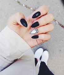 Black And White Almond Shaped Nails Beautiful Art For Your Almond Shaped Nails Be Modish Almond Shape Nails Classy Black Nails Almond Nails Designs
