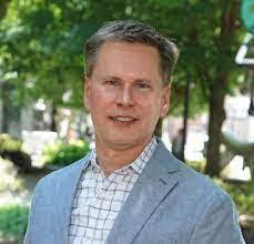 Andrew Peto's Instagram, Twitter & Facebook