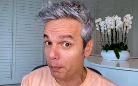 Otaviano costa dá selinho em dançarina de 84 anos e manda recado para flávia alessandra. Otaviano Costa Is Record S Favorite To Replace Marcos Mion In A Fazenda Entertainment Prime Time Zone