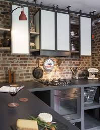 Cuisine A L Ancienne Nos 5 Raisons De Craquer Pour Une Cuisine Rustique Chic Elle Decoration En 2020 Cuisines Design Cuisine Style Industriel Credence Cuisine