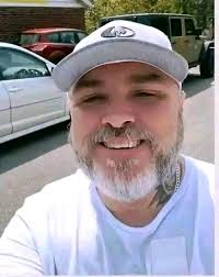 Introduction to Pink Floyd Forever Love group and its admin team