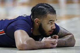 James leads No. 2 Tennessee over No. 25 Auburn, 46-43