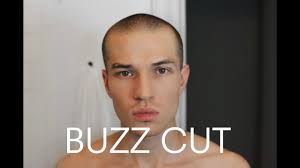 Glatze rasieren mit 3 verschiedenen rasierern | haarschneidemaschine, elektrorasierer & rasierhobel. Selber Machen Der Buzz Cut Experten Tipps Fur Die Unkomplizierte Frisur Gq Germany