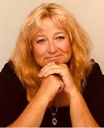 Violet Compton's Instagram, Twitter & Facebook