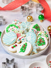 You can flock a few plain geometric lines with sprinkles to create all kinds of. Easy Christmas Sugar Cookies With Icing Drive Me Hungry