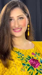 Some people wait for life to become beautiful., Others pick up a brush and  paint it that way., @dr_arooba , #drarooba #khabarharwithaftabiqbal  #khabarharsamandarpar #ukdiaries #bradford #studio #home ...