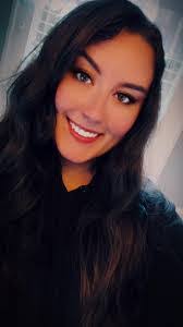 Emily Few's Instagram, Twitter & Facebook