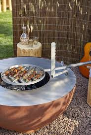 vous avez un jardin tout en longueur profitez en pour creer une promenade avec des espaces pour toutes vos acti feuerstelle garten hinterhof kuche feuertisch