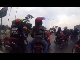 Wandi langkawi ft ajib bila kau menjauh chord f g am am f g c d am dm e am am oh angin sampaikanlah rinduku g am kepadanya disana , am g sepinya hidupku pabila kau. Bila Kau Menjauh By Faris Akmal