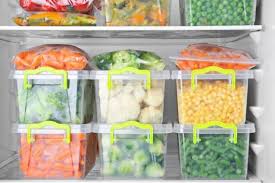 Non riempite in eccesso il vano congelatore di cibi da surgelare. Cosa Tenere In Freezer Gli Alimenti Indispensabili E Tutti Gli Errori Da Evitare