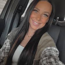 Halie Howard's Instagram, Twitter & Facebook