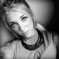 Sian Walker's Instagram, Twitter & Facebook