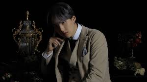 März 1993 in daegu, südkorea), auch bekannt als suga (stylisiert suga) oder agust d, ist ein südkoreanischer . Agust D S Daechwita Music Video Is Bts Suga S Modern Take On Korean History Teen Vogue