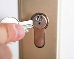 Hình ảnh về Khóa bị cong vênh, gãy hỏng