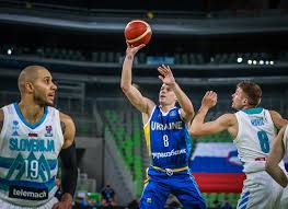 Лідер збірної україни подякував уболівальникам. Yak Zbirna Ukrayini Z Basketbolu Bilasya Z Chempionami Yevropi Fotoreportazh Basketbol Obozrevatel