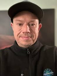 Ladies who are around 5'6” and 200 pounds. How many calories do you eat in  a day for weight loss?? Just curious how many cals I should eat to lose 1-2  pounds