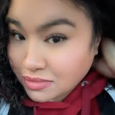 Vee Thomas's Instagram, Twitter & Facebook