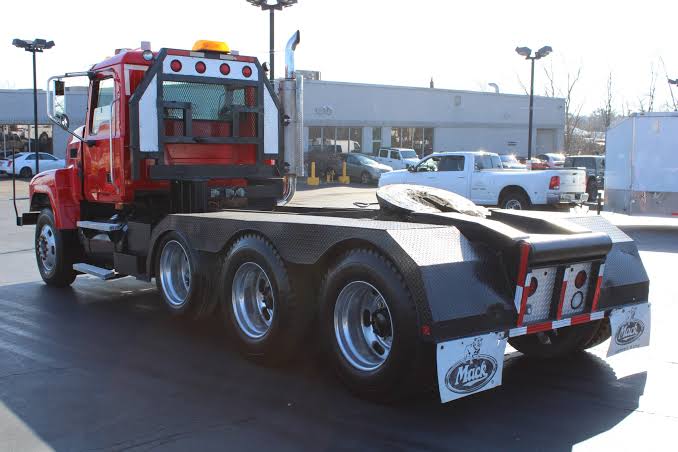 Mack CXN602-2004 Cab & Chassis Truck