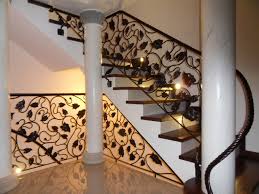 Angefangen bei mittelholmtreppen, den platzsparenden spindeltreppen aus metall oder metall/holz. Hausgartenprofi Klassische Innengelander Treppen Zum Gunstigen Preis