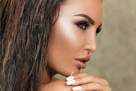 Gruaja dërgon burrin tek Eni Çobani: “Më ke zhdukur jetën”