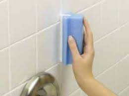 Los azulejos suelen estar siempre en la cocina o en el baño, de modo que es fácil que con el tiempo, acaben perdiendo ese brillo que tienen cuando los acabamos de colocar. Como Limpiar Las Juntas De Los Azulejos Con Productos Caseros
