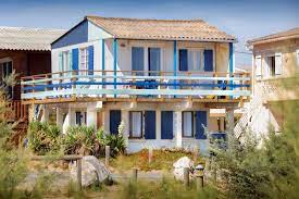 Check spelling or type a new query. Chalet Sur Pilotis Front De Mer Chalets For Rent In Gruissan Languedoc Roussillon France