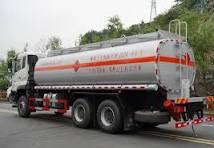 Excellent Value Powerful Dongfeng Tianlong 8X4 21.8cbm Oil Refueler  Truck/Diesel Delivery Vehicle