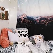Pin By Urban Outfitters On Coussin Parure De Lit Dorm Room Diy Urban Outfitters Room Urban Outfitters Bedroom