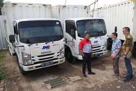 Perusahaan ini dirintis sebagai sebuah divisi dari pt citra van titipan kilat (tiki) untuk mengurusi jaringan kurir internasional. Jne Express Buka 3 Lowongan Kerja Lulusan Sma Smk Dan D3 Halaman All Kompas Com