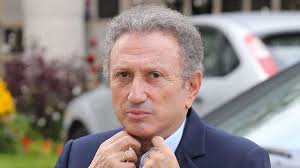 Actualités professionnelles de michel drucker, de ses invités, articles de presse, vidéos de ses michel nous invite pour un vivement. Michel Drucker Cette Mauvaise Nouvelle Professionnelle Qui Risque De L Achever