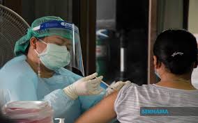 Ketua pegawai eksekutif pfizer albert bourla memberitahu televisyen cbs amerika bahawa vaksin coronavirus kini berada di tahap akhir. Bernama Thailand Mahu Kaji Keberkesanan Kombinasi Dua Vaksin Covid 19