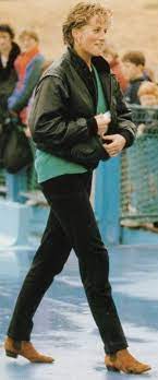 April 13 1993 Princess Diana In A Leather Jacket And Black Jeans Looking Casual At Thorpe Park Amusement Park With Her Boy Princess Diana Lady Diana Diana