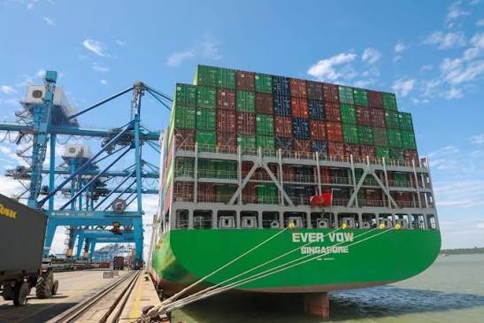 What is the current situation regarding vehicle clearance at the port in Dar ?