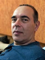 Lô Borges, ícone da MPB, nos deixou no último domingo (2), aos 73 anos. O  cantor e compositor é um dos grandes responsáveis pelo movimento do Clube  da Esquina, que rendeu músicas