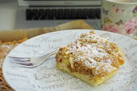 Der Kollegenkuchen Vom Blech Perfekt Furs Buro Die Mandelknusperwolke Madchenmutter Rezept Blechkuchen Einfach Kuchen Kuchen Und Torten