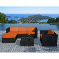 Retrouvez Les Annees 70 Grace Au Salon De Jardin 5 Places Seville En Resine Tressee Noire Et Ses Coussi Salon De Jardin Chaise Salon De Jardin Salon De Detente