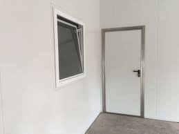 Dies liegt daran, dass die garagentür normalerweise nicht von außen sichtbar ist und oft zum eindringen genutzt wird. Aussentur Stalltur Multifunktionstur Turpaneele 2 M X 1 M Ral 9002