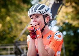 When annemiek van vleuten crossed the line with her arms in the air at the fuji international speedway, the dutchwoman thought she had won the women's olympic road cycling race on sunday. Kopvrouw Annemiek Van Vleuten Cycling Be