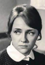 Её отцом был знаменитый архитектор и профессор георгий градов, а мать, раиса градова, играла в театре. Gradova Ekaterina Georgievna