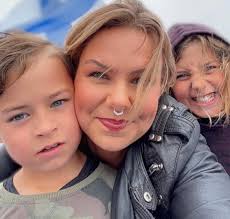 Holmsund city IBC flickor 14 säljer Bingolotter till uppesittarkvällen,  saknar du? Stöd tjejerna. Pma mig så löser vi det hela 🤶