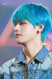 Pin By Nnn On Tete Blue Hair Kim Taehyung V Blue Hair Nuna V