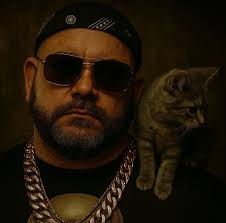 Hello I have a all wheel drive Traxxas Sledge, is this normal?