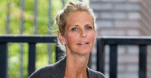 Plus your dedications on love in the morning. Ulrika Jonsson Posts Photo Of Lookalike Daughter Entertainment Daily