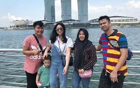 He is an actor and producer, known for once upon a time in indonesia (2020), denting kematian (2020) and the secret: 13 Tahun Jadi Asisten Intip 7 Potret Kedekatan Merry Dengan Keluarga Raffi Ahmad Dan Nagita Slavina